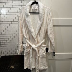 Women’s NWT bath robe, size Small/Medium, off-white